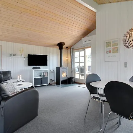 Semesterbostad Myriam - 200m From The Sea By Interhome